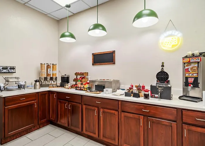 Comfort Inn & Suites Plainville-Foxboro